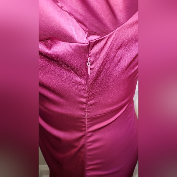 Fashion Nova Burgundy Sugar Free Deep V Twist Front Dress NWT - Picture 3 of 7